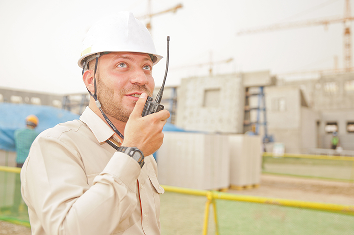 lifsor_man-wearing-white-hard-hat